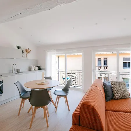 Апартаменты La Mouette-appartement Au Vieux Port Канны